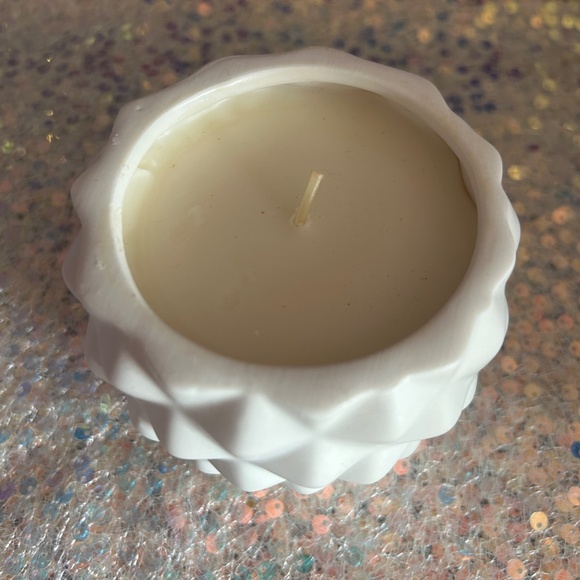 FREE SHIPPING Pineapple Jar Candle + Ring🍍🕯️ - Picture 4 of 6